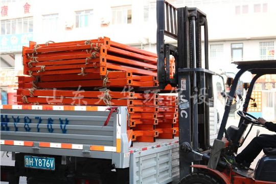 點(diǎn)擊查看詳細(xì)信息<br>標(biāo)題：發(fā)貨現(xiàn)場 閱讀次數(shù)：1899